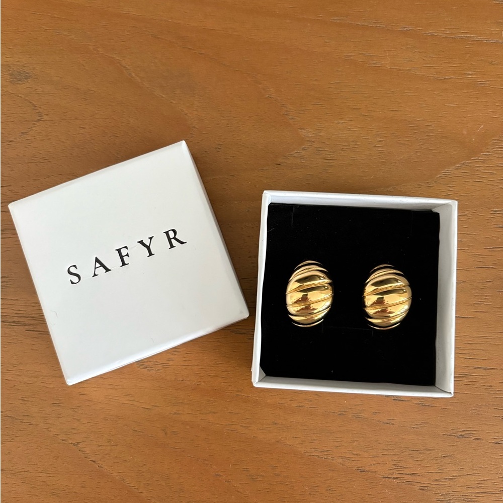 SAFYR Gold Ripple Dome Earrings
